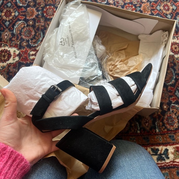 Madewell Maria Sandals, size 8 - Picture 2 of 6